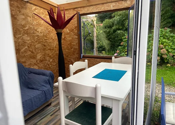 Indépendant Au Calme à *