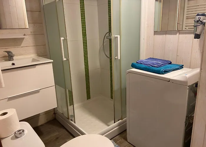 Indépendant Au Calme à *