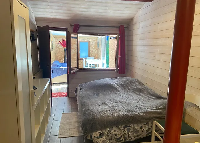 Independant Au Calme A Биарриц